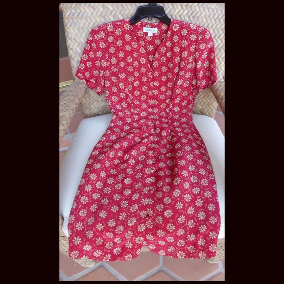 Annr Taylor Red dress with tan floral medallions - Picture 2 of 8